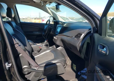 2017 Dodge Journey Crossroad Plus z USA, uszkodzony, nr VIN 3C4PDCGGXHT533320